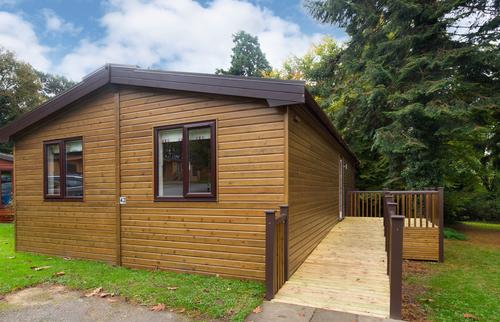 A wooden lodge with aramp access